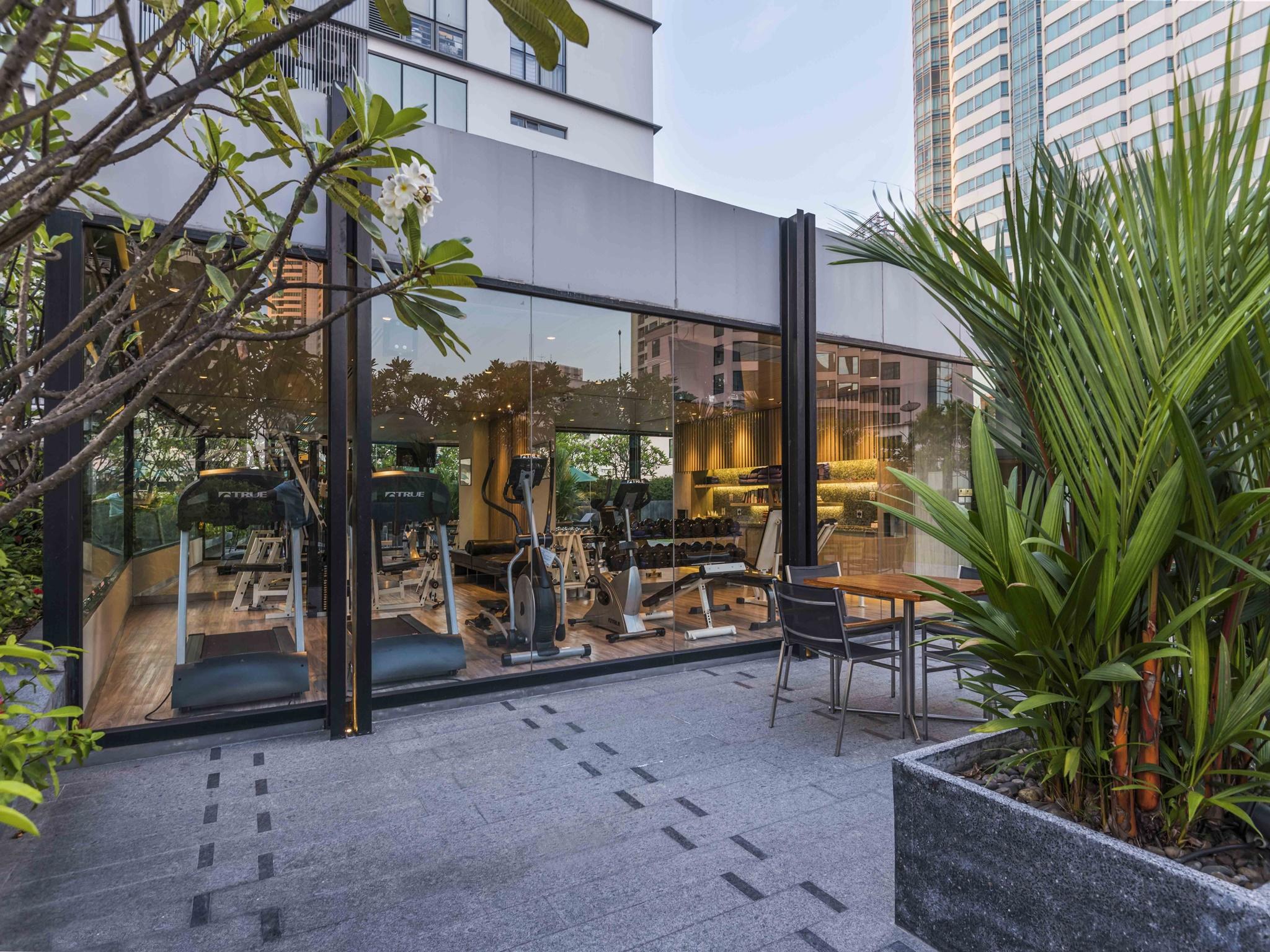 Maitria Hotel Sukhumvit 18 Bangkok - A Chatrium Collection Exterior photo